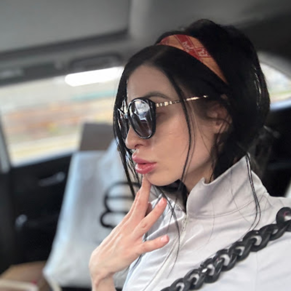 Meet your Posher, Danielle